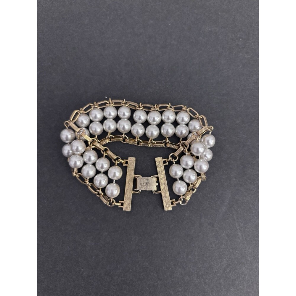 Sarah Coventry Faux Pearl Bracelet